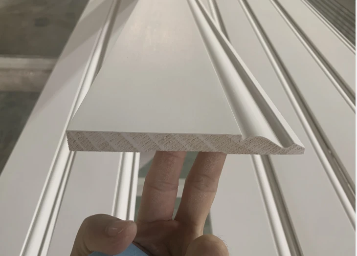 Super Value White Coated Fir Or Pine Wood Mouldings Base Board For Home And Hotel